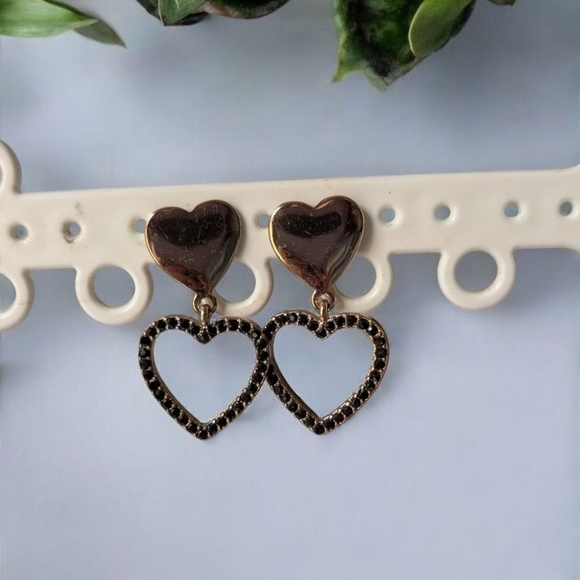 Fashion Elegant Heart-Shaped Gold and Black Earrings (EUC) - Picture 2 of 3